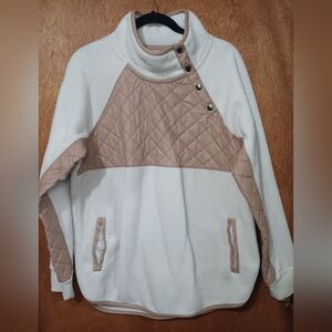 Abercrombie & Fitch Cream and Tan Quilted Sweater